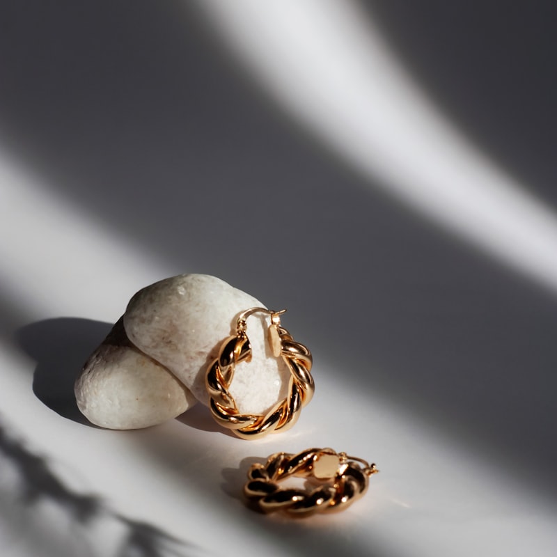 ミニマルスタッドピアス